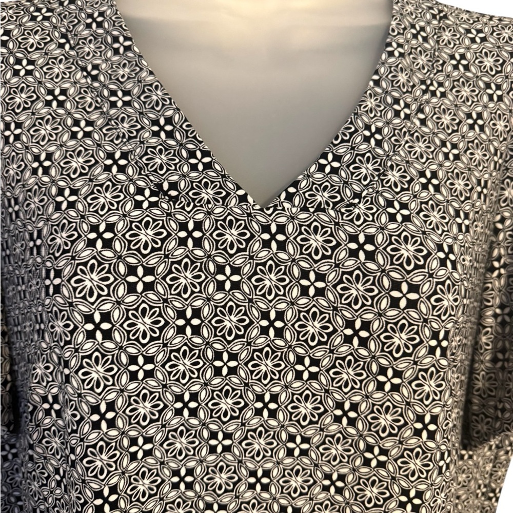 ❤️ Roz & Ali Black/White Patterned Blouse w/Flutter Sleeve LARGE   #V - Picture 2 of 6
